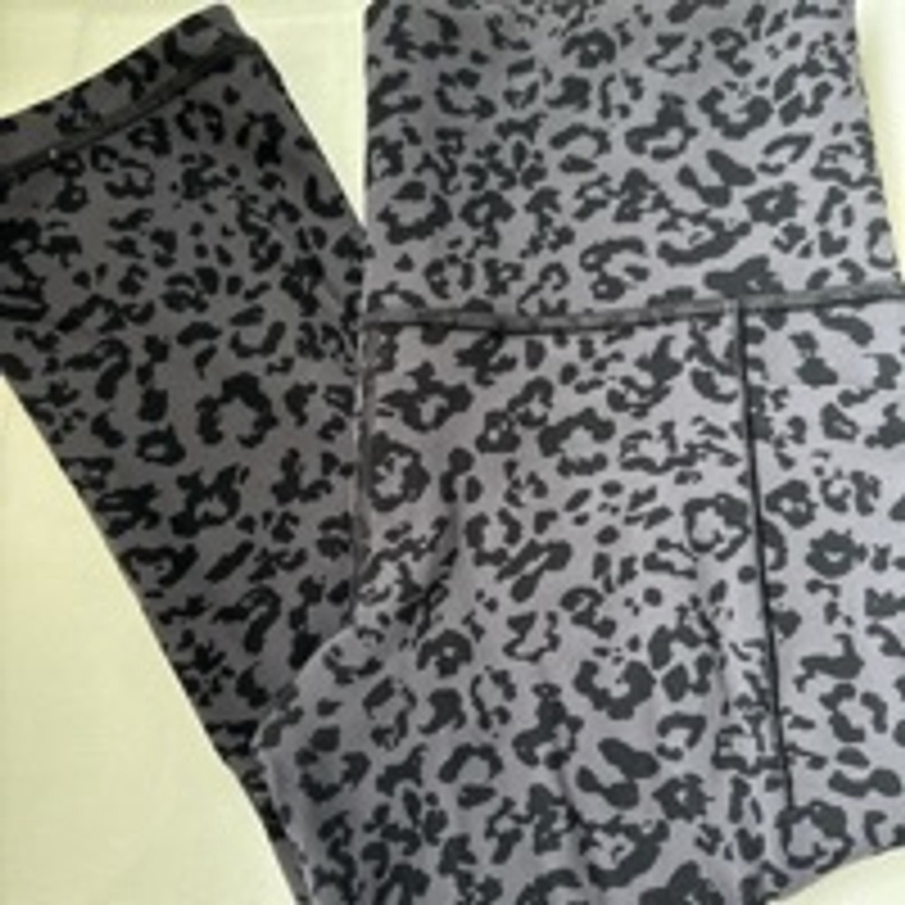 Athleta Salutation Capri size SP small petite animal print breathable - Picture 10 of 10
